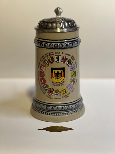 Steinkrug mit Zinndeckel Bundesrepublik Deutschland